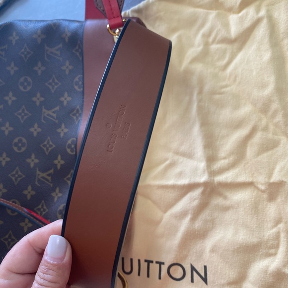 LOUIS VUITTON TUILERIES BESACE - Picture 2 of 16